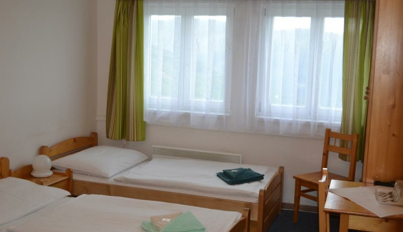 Penzion Malý Šišák Špindlerův Mlýn - Třílůžkový pokoj se společným sociálním zařízením